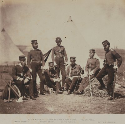 Ufficiali del 90° Reggimento di Fanteria (Volontari di Perthshire) (Fanteria Leggera), da un album di 52 fotografie associate alla Guerra di Crimea, 1855 da Roger Fenton